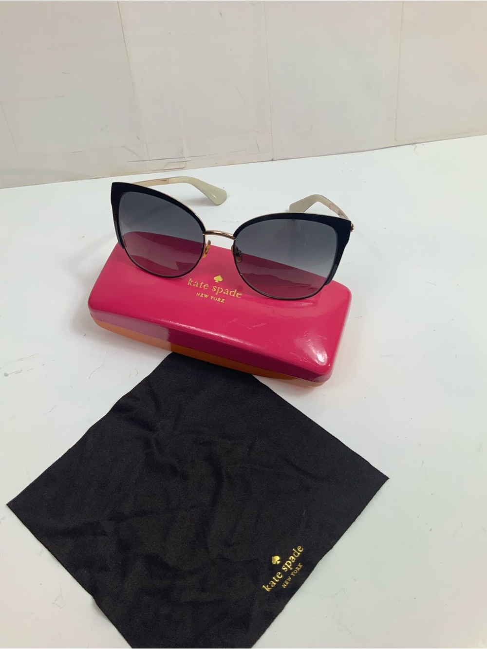 Women’s Kate Spade Sunglasses Black Gold Cat Eye Frame w/ Original Case